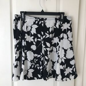 NWT Banana Republic Women's 8 Skirt  Black Floral